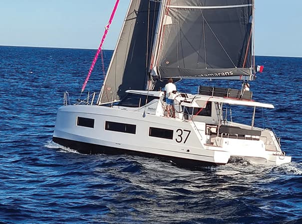 concessionnaire-catamaran-voile-aventura Concessionnaire catamarans voile AVENTURA